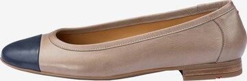 LLOYD Ballet Flats in Beige: front