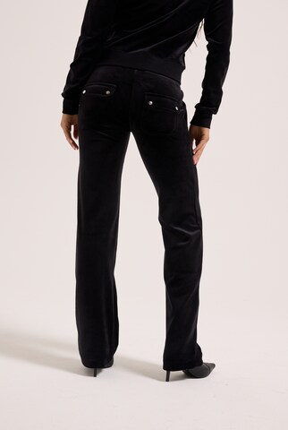Flared Pantaloni 'DEL RAY' di Juicy Couture Petite in nero