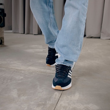 ADIDAS SPORTSWEAR Låg sneaker 'Run 70S 2.0' i svart