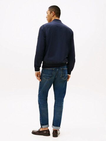 TOMMY HILFIGER Tussenjas in Blauw