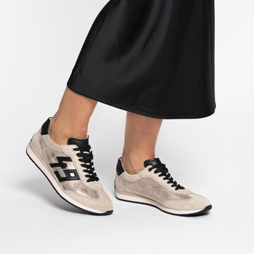 ARA Sneakers in Beige: front