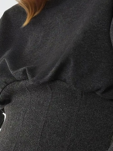 Hiccup - Sweatshirt em cinzento