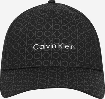 Calvin Klein Шапка с козирка в черно