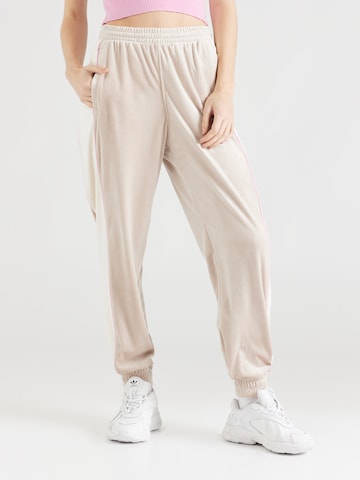 Effilé Pantalon ADIDAS ORIGINALS en beige : devant