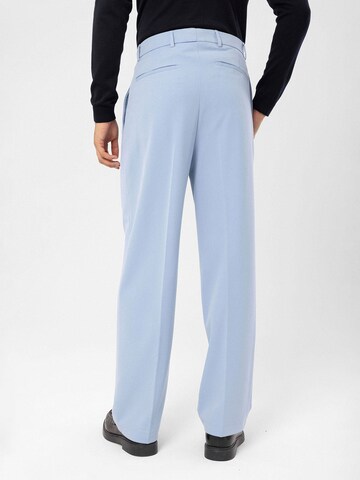 Antioch Regular Pleat-front trousers in Blue
