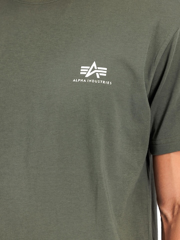 ALPHA INDUSTRIES Shirt 'Basic Small Logo'‌‌ in Grün