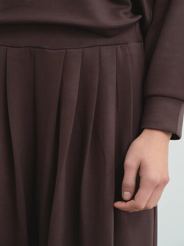 C&City Wide Leg Hose in Braun