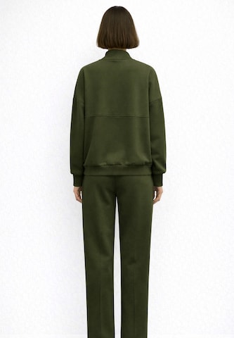 Elara Sweatsuit in Green