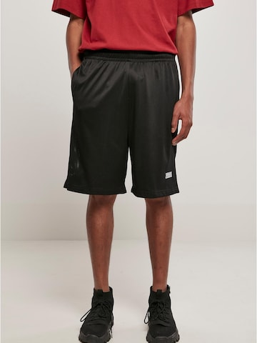 Urban Classics Loosefit Shorts in Schwarz: predná strana