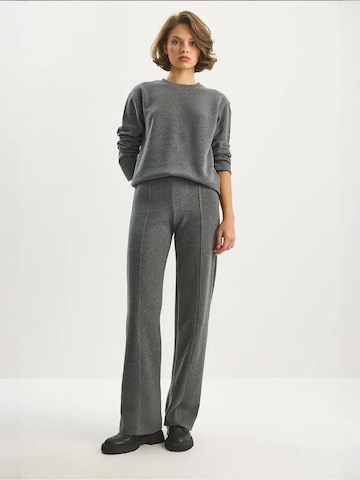 Pantalons de tailleur Bianco Lucci en gris