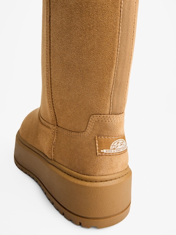 Bershka Boots in Beige