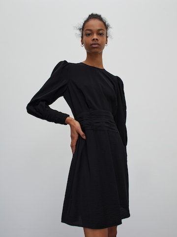 EDITED Sukienka 'Parwin' w kolorze czarny: przód
