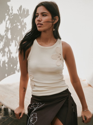 Next Top in Beige: voorkant