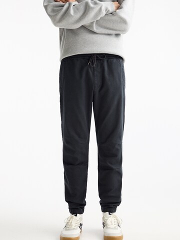Effilé Pantalon Pull&Bear en gris : devant