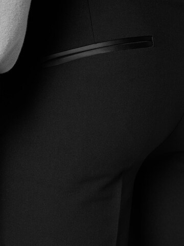 Coupe slim Pantalon chino BURTON MENSWEAR LONDON en noir