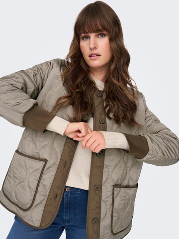 Veste mi-saison 'Jung' ONLY Carmakoma en beige