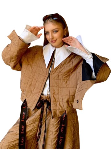 IUnique Übergangsjacke 'IUnique Beige Quilted Short Jacket with Belt'‌‌‌‌‌‌‌‌ in Braun: Vorderseite