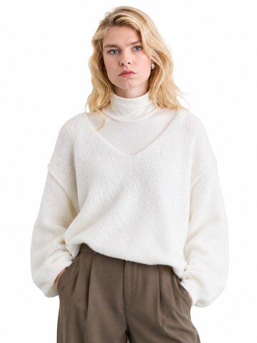 MANUKA Sweater in Beige: front