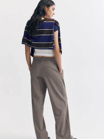 Pull&Bear Voľný strih Plisované nohavice - Sivá