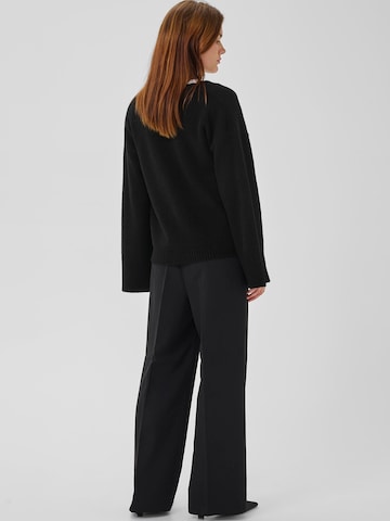 My Essential Wardrobe Свободный крой Плиссированные брюки в Черный