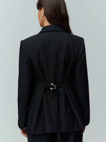Next Blazer in Black