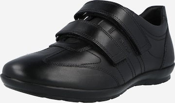 GEOX Обувки с връзки в черно: отпред