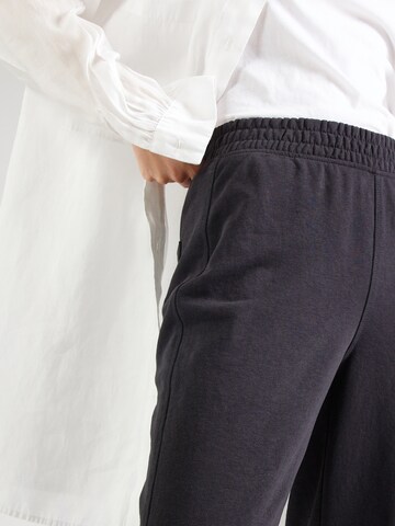 ONLY Tapered Trousers 'BELLA' in Black