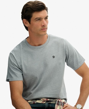T-Shirt 'Essentials' Superdry en gris : devant
