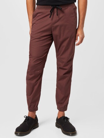 Abercrombie & Fitch Tapered Broek in Bruin: voorkant