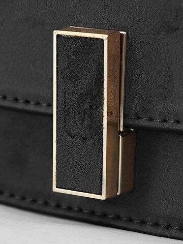 Borsa a spalla 'Borsa a Spalla Donna Bruno Magli Kate Eco-Pelle Nera con Fibbia' di Bruno Magli in nero