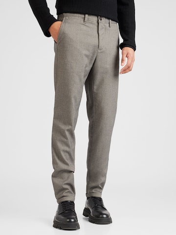 Regular Pantalon chino 'Liam' Matinique en marron : devant