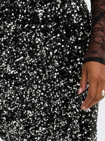 Only Maternity Rock 'OLMDaiza Pali' in Schwarz