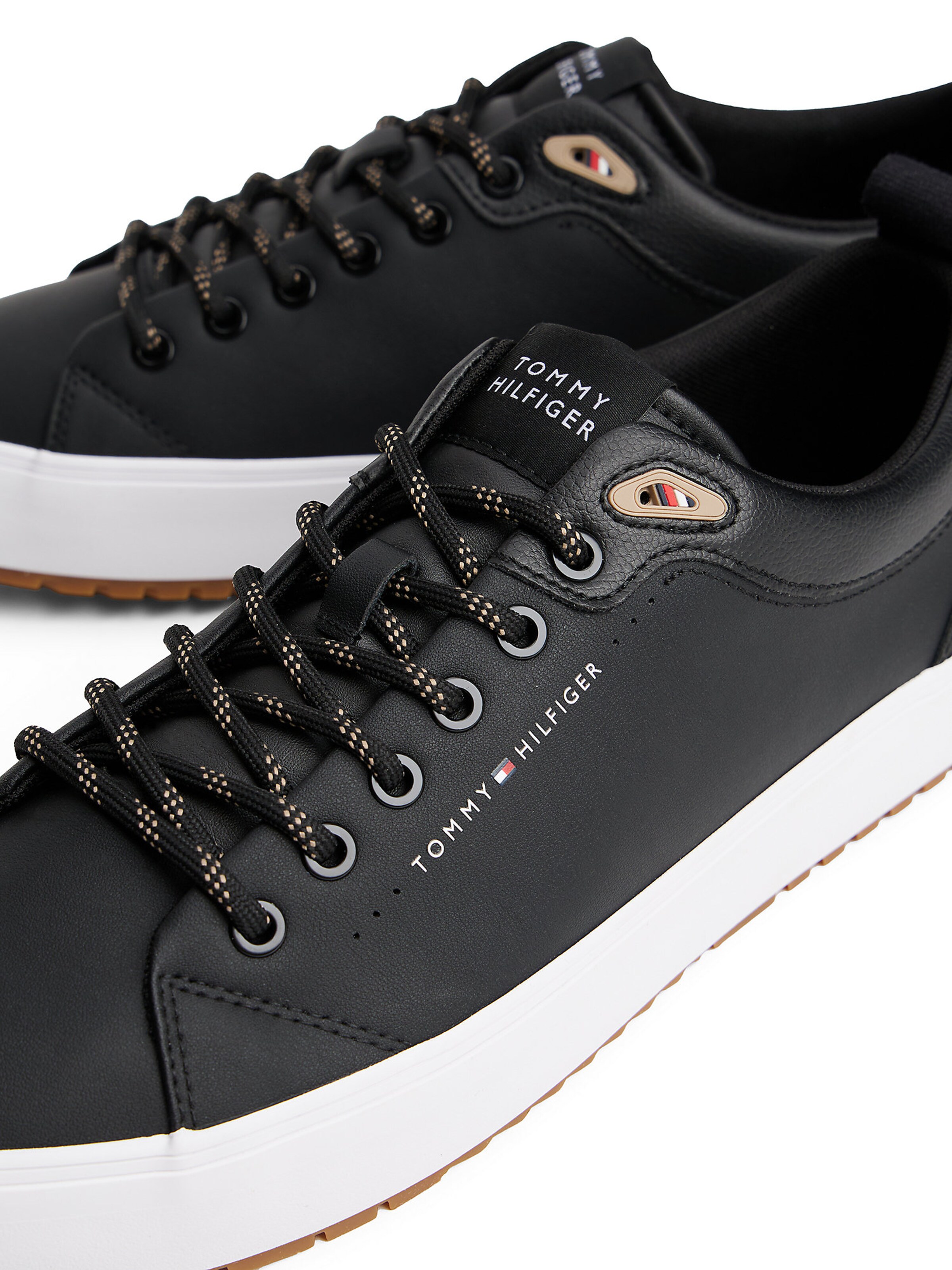 TOMMY HILFIGER Sneakers in Black