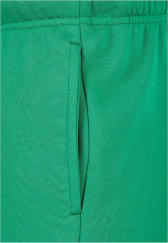 Urban Classics Regular Pants in Green