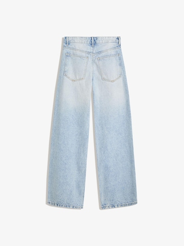 Bershka Szeroka nogawka Jeansy w kolorze niebieski