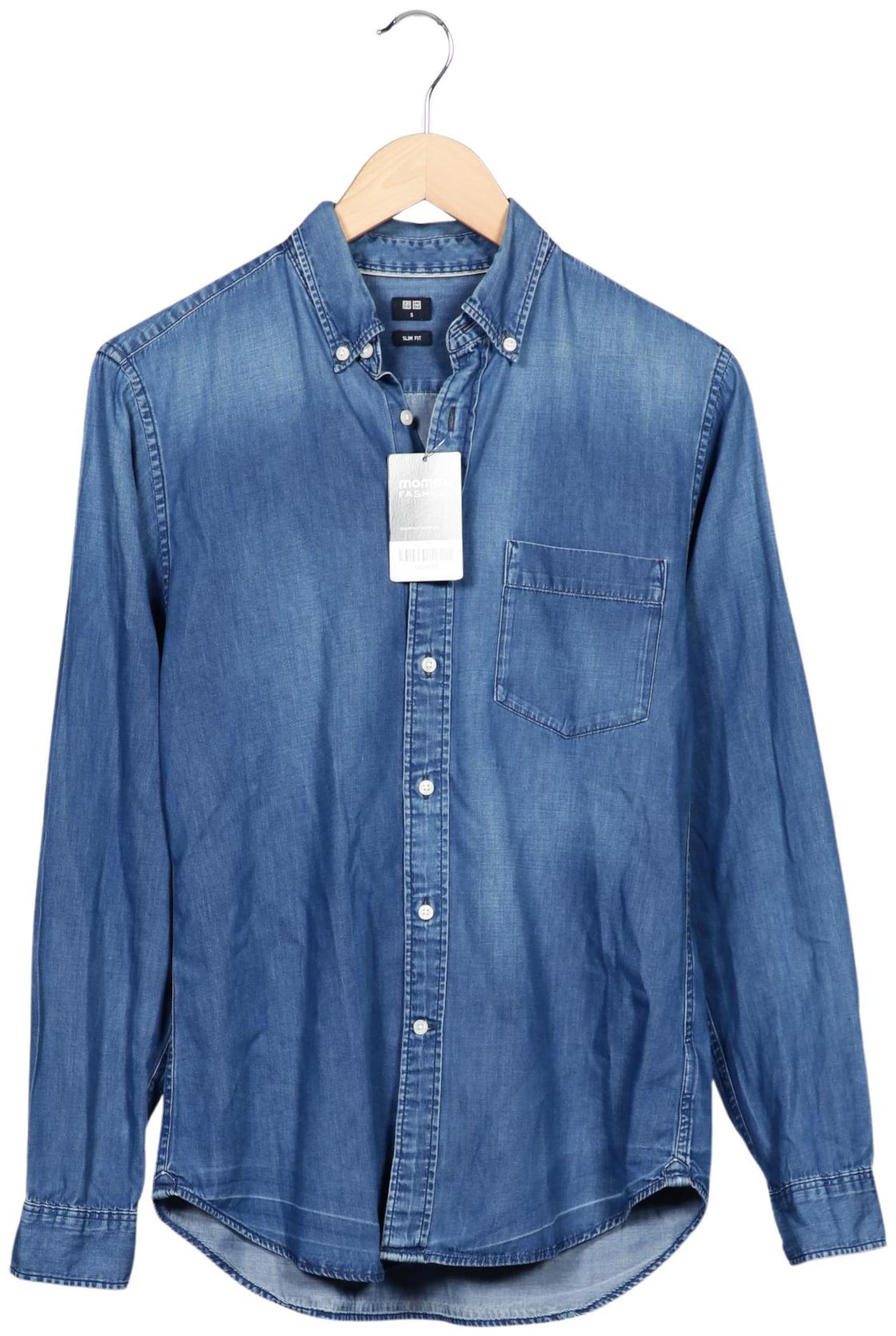 UNIQLO Button Up Shirt in S in Blue: front