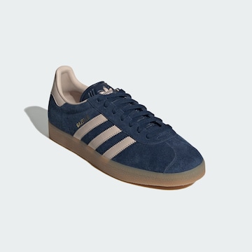 zils ADIDAS ORIGINALS Zemie brīvā laika apavi 'Gazelle'