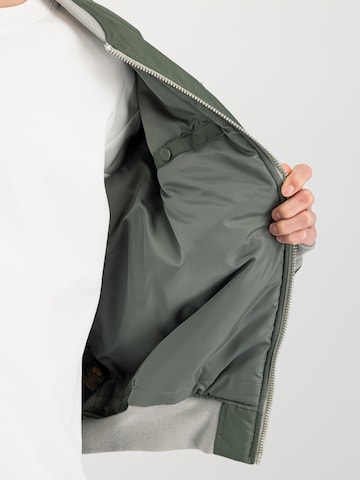 ALPHA INDUSTRIES Between-Season Jacket 'MA-1 USAF' in Green: side