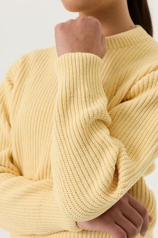 GARCIA Sweater in Yellow