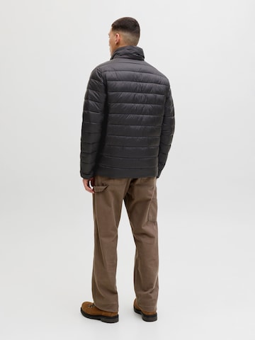 JACK & JONES Φθινοπωρινό και ανοιξιάτικο μπουφάν 'JJLOUIS' σε μαύρο