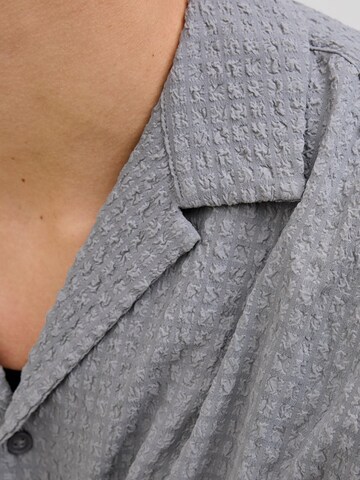 JACK & JONES Comfort fit Button Up Shirt in Grey