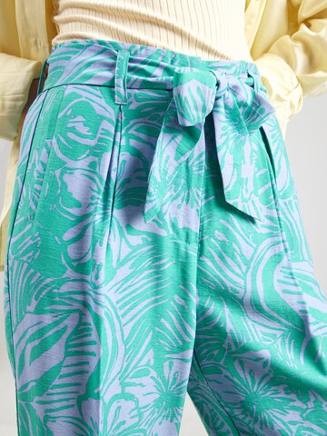 LIEBLINGSSTÜCK Loose fit Pleat-front trousers in Green