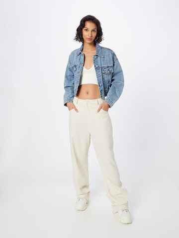 Top 'Josie' di BDG Urban Outfitters in bianco