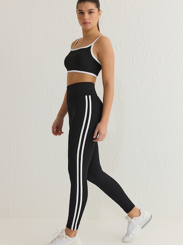 Trendyol Skinny Leggings in Zwart: voorkant