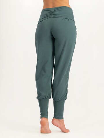 Urban Goddess Yoga & Activewear Loose fit Harem Pants 'Devi Yoga und Pilates Harem' in Green