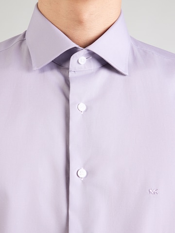 Michael Kors Слим Деловая рубашка в Лиловый