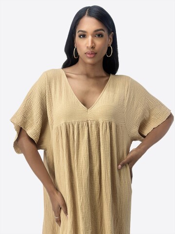 Elara Kleid in Beige