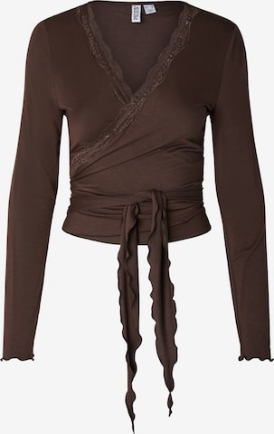 PIECES Shirt 'PCBarbera Roya' in Bruin: voorkant