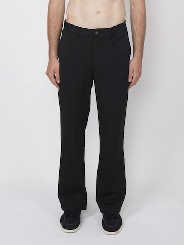 Loosefit Pantaloni chino di SHAMBLES in nero: frontale
