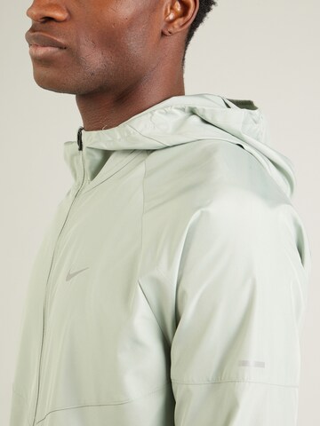 Giacca sportiva 'Miler' di NIKE in verde